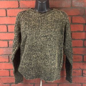 BZR‎ Woman's Large Long Sleeve Wool Mix Sweater – Cozy, Classic